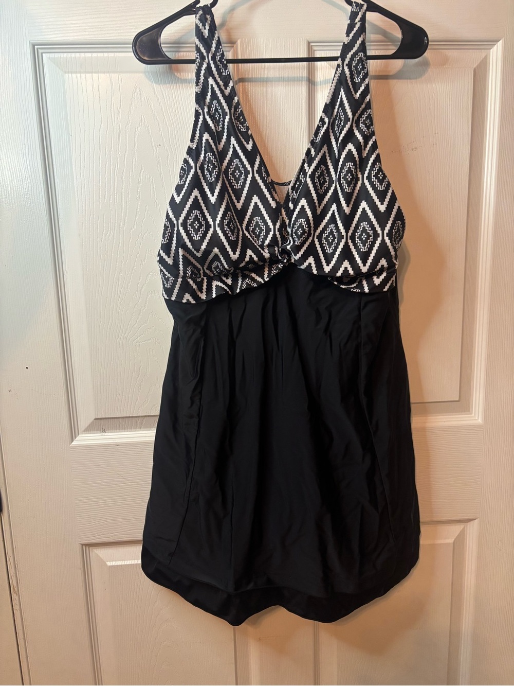 Woman’s 3X Plus Size Black and White Geometric Swim suit